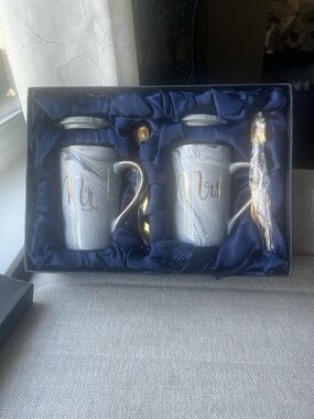 Mr. & Mrs. Marble-Effect Ceramic Mug Set with Gold Accents - White/Gray